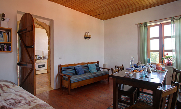 2-FAMILY STONE BUILDING WITH SEA VIEWS