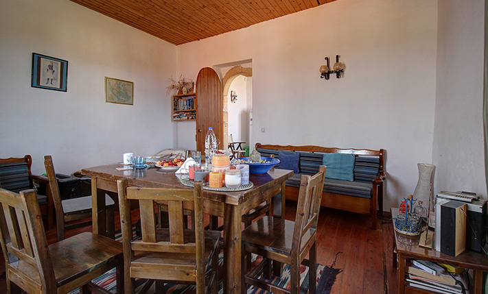 2-FAMILY STONE BUILDING WITH SEA VIEWS