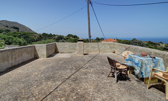 2-FAMILY STONE BUILDING WITH SEA VIEWS