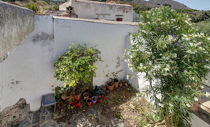2-FAMILY STONE BUILDING WITH SEA VIEWS