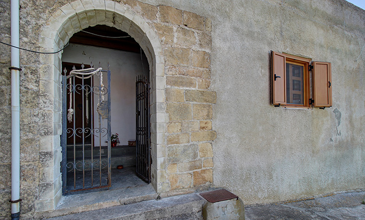 2-FAMILY STONE BUILDING WITH SEA VIEWS