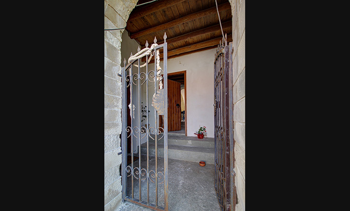 2-FAMILY STONE BUILDING WITH SEA VIEWS