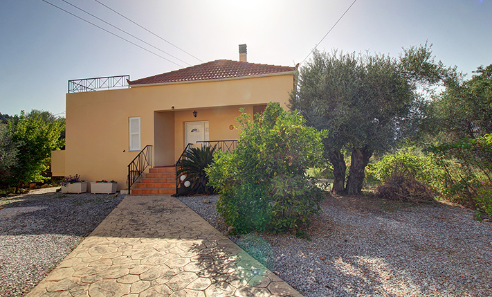 DETACHED, WITH A GUESTS' HOUSE & PRIVATE GARDEN