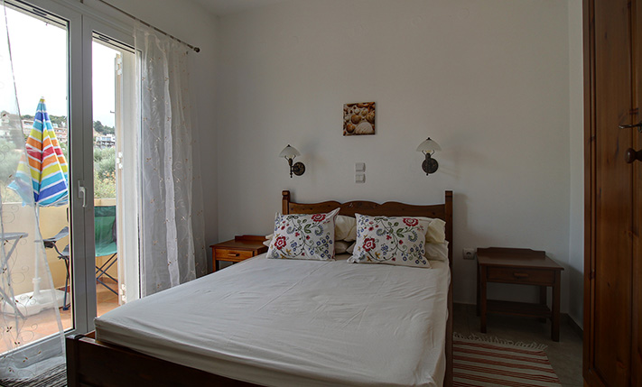 ΑΥΤΟΝΟΜΗ ΙΣΟΓΕΙΑ ΟΙΚΙΑ ΜΕ ΞΕΝΩΝΑ ΚΑΙ ΚΗΠΟ