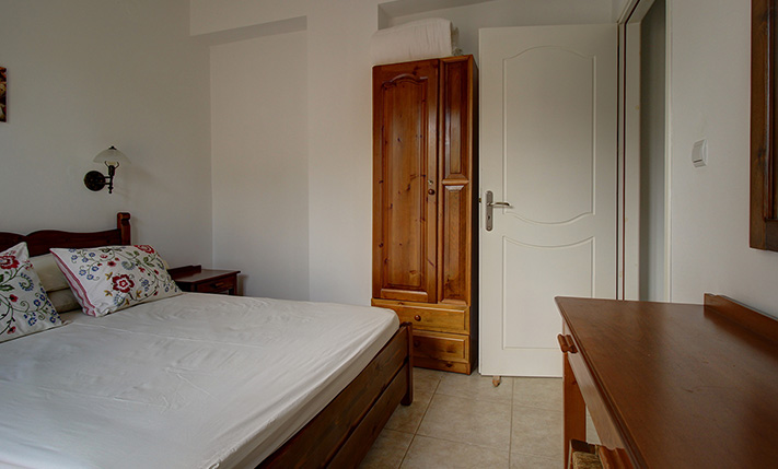 ΑΥΤΟΝΟΜΗ ΙΣΟΓΕΙΑ ΟΙΚΙΑ ΜΕ ΞΕΝΩΝΑ ΚΑΙ ΚΗΠΟ