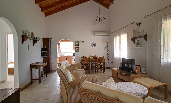 DETACHED, WITH A GUESTS' HOUSE & PRIVATE GARDEN