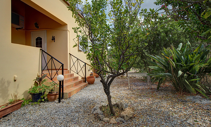 DETACHED, WITH A GUESTS' HOUSE & PRIVATE GARDEN