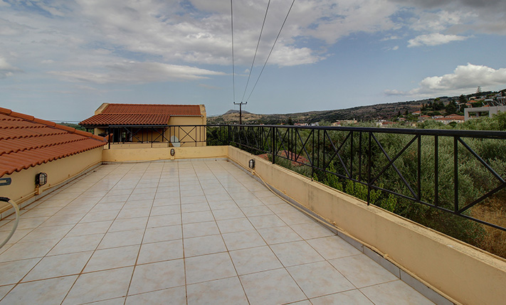 DETACHED, WITH A GUESTS' HOUSE & PRIVATE GARDEN