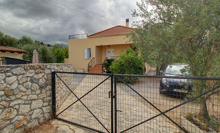 DETACHED, WITH A GUESTS' HOUSE & PRIVATE GARDEN