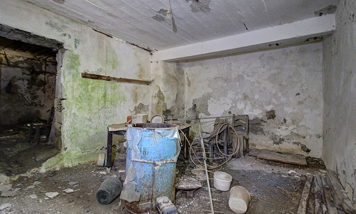 FARM HOUSE IN AN ABANDONED NEIGHBORHOOD