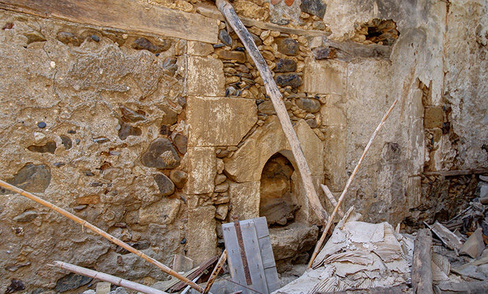 IN AN ABANDONED NEIGHBORHOOD NEAR THE SEA