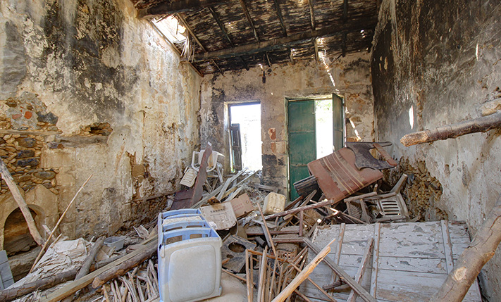 IN AN ABANDONED NEIGHBORHOOD NEAR THE SEA