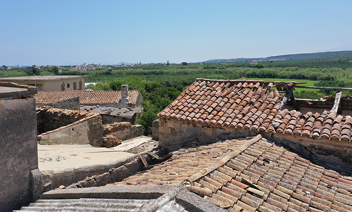 IN AN ABANDONED NEIGHBORHOOD NEAR THE SEA