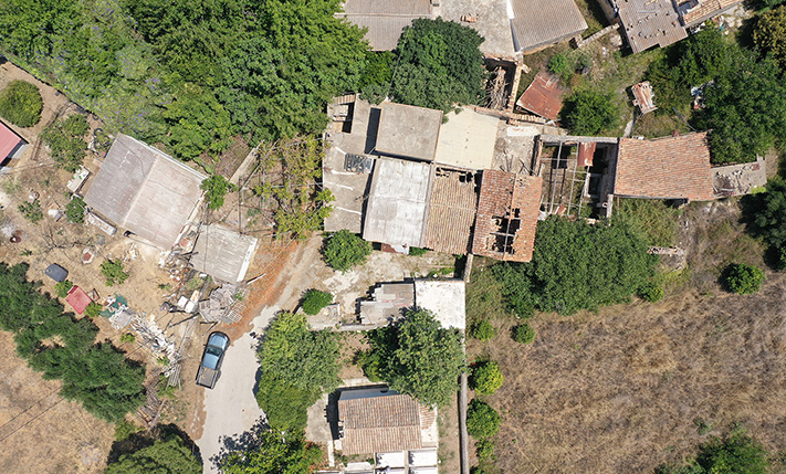 IN AN ABANDONED NEIGHBORHOOD NEAR THE SEA