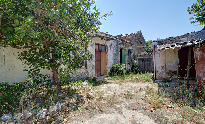 IN AN ABANDONED NEIGHBORHOOD NEAR THE SEA