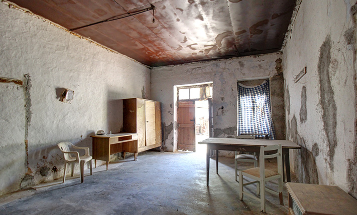 IN AN ABANDONED NEIGHBORHOOD NEAR THE SEA