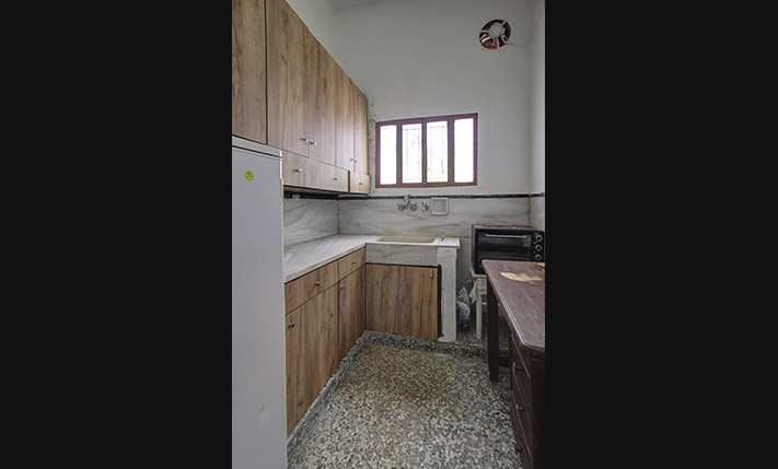 HOUSE & RETAIL PROPERTY STEPS FROM THE BEACH