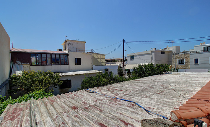 HOUSE & RETAIL PROPERTY STEPS FROM THE BEACH