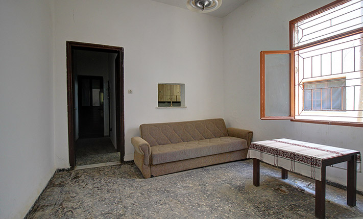 HOUSE & RETAIL PROPERTY STEPS FROM THE BEACH