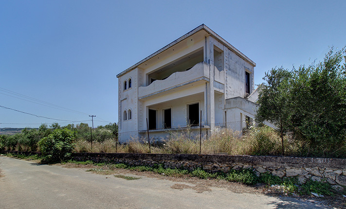 LARGE UNFINISHED BUILDING WITH SPACE FOR GARDEN