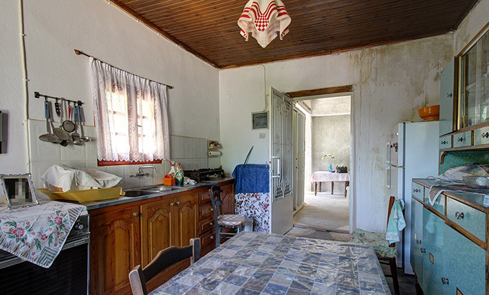 VILLAGE HOUSE IN AN OLD VENETIAN COMPLEX