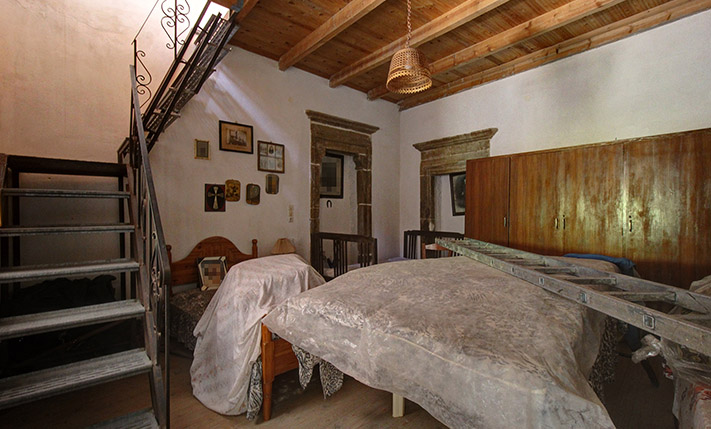 VILLAGE HOUSE IN AN OLD VENETIAN COMPLEX