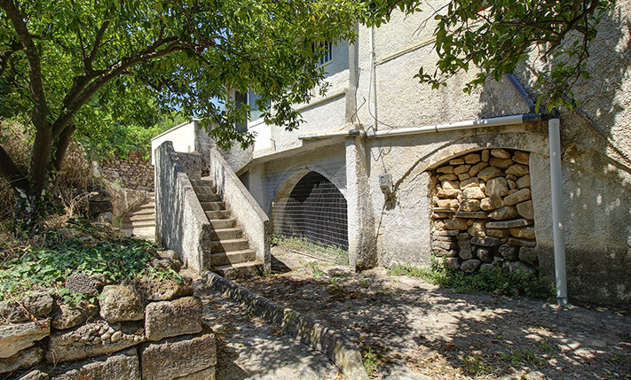 VILLAGE HOUSE IN AN OLD VENETIAN COMPLEX