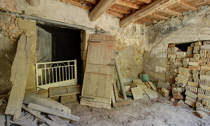 VILLAGE HOUSE IN AN OLD VENETIAN COMPLEX