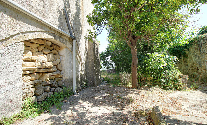 VILLAGE HOUSE IN AN OLD VENETIAN COMPLEX