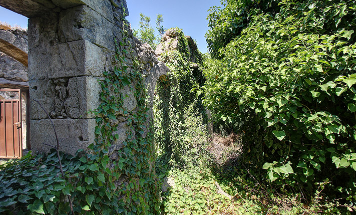 VILLAGE HOUSE IN AN OLD VENETIAN COMPLEX