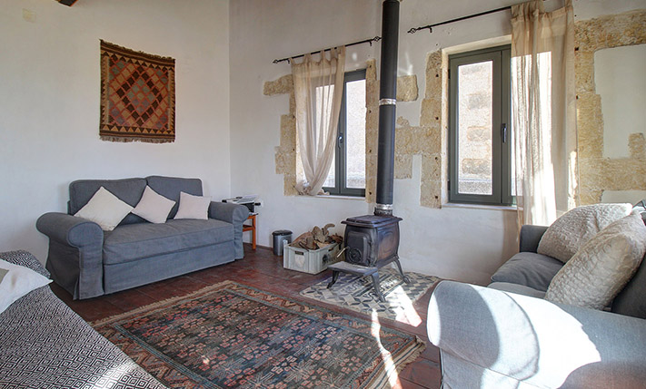 A HOUSE WITH A CHARACTER IN A PICTURESQUE ALLEY