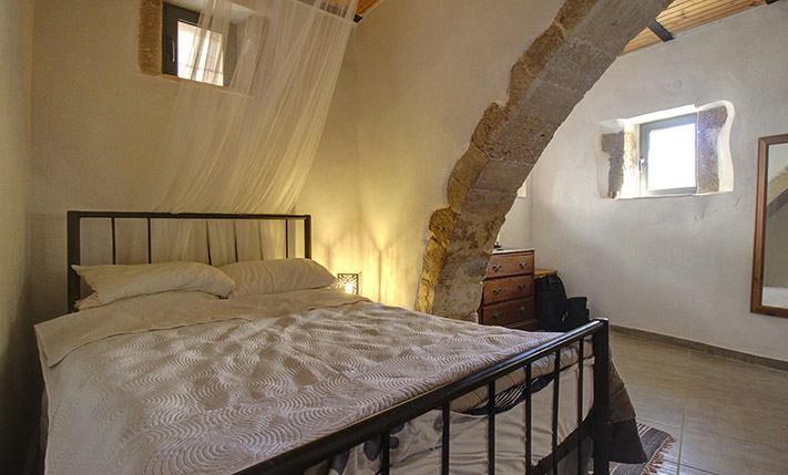 A HOUSE WITH A CHARACTER IN A PICTURESQUE ALLEY