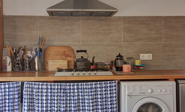 ΟΙΚΙΑ ΜΕ ΧΑΡΑΚΤΗΡΑ ΣΕ ΓΡΑΦΙΚΟ ΣΟΚΑΚΙ