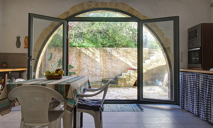 A HOUSE WITH A CHARACTER IN A PICTURESQUE ALLEY