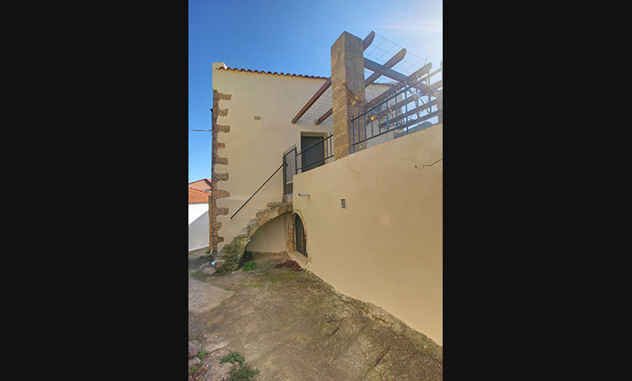 A HOUSE WITH A CHARACTER IN A PICTURESQUE ALLEY