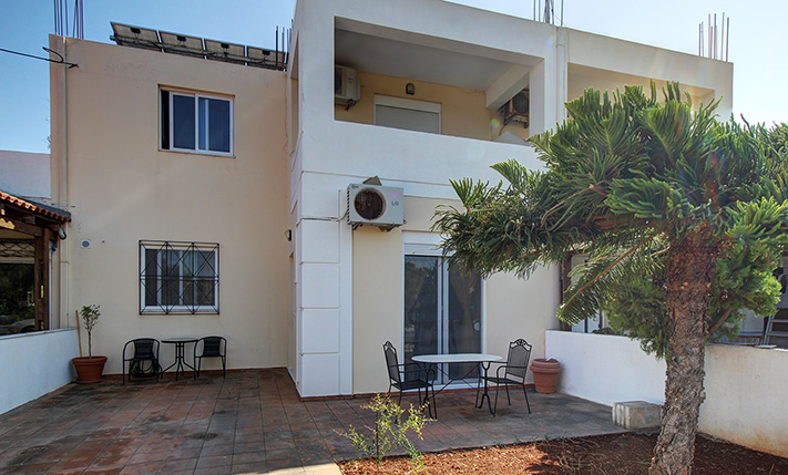 GROUND APT WITH PRIVATE PARKING NEAR THE CITY