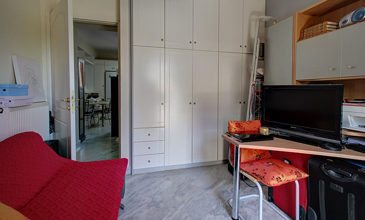 GROUND APT WITH PRIVATE PARKING NEAR THE CITY