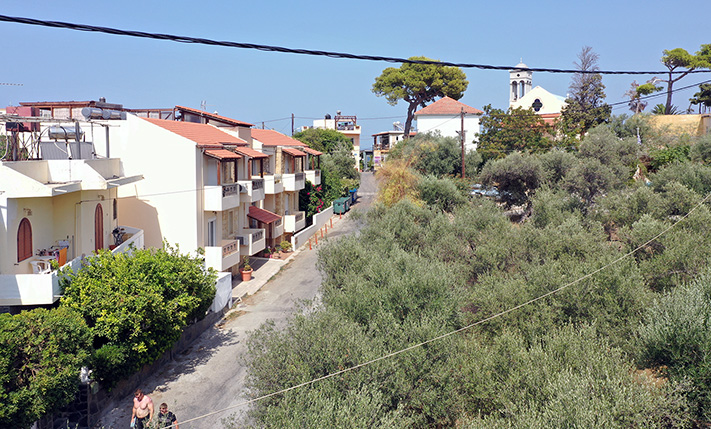 MODERN APARTMENT IN THE CENTRE OF PLATANIAS