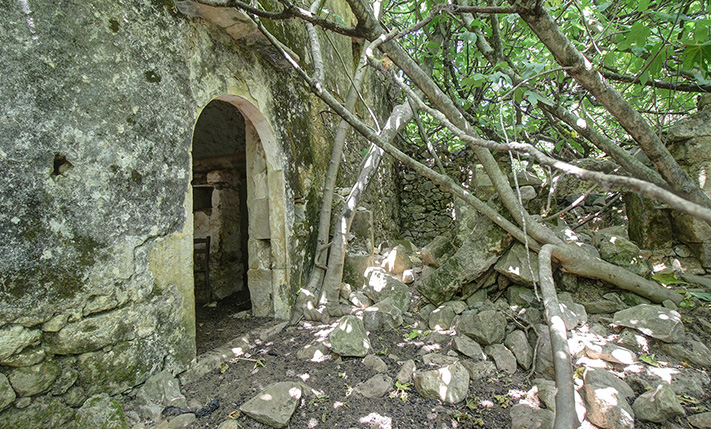 DETACHED WITH POTENTIAL ON A SPACIOUS PLOT