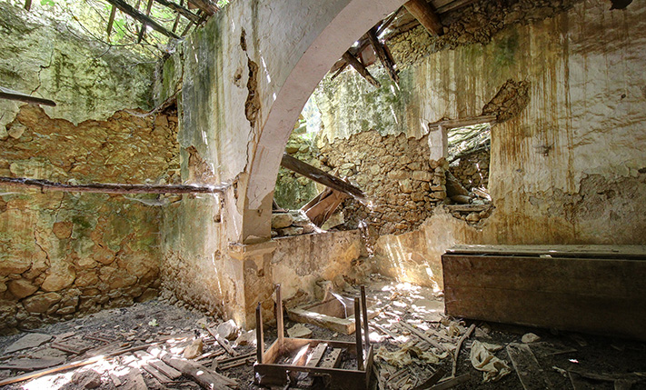 DETACHED WITH POTENTIAL ON A SPACIOUS PLOT