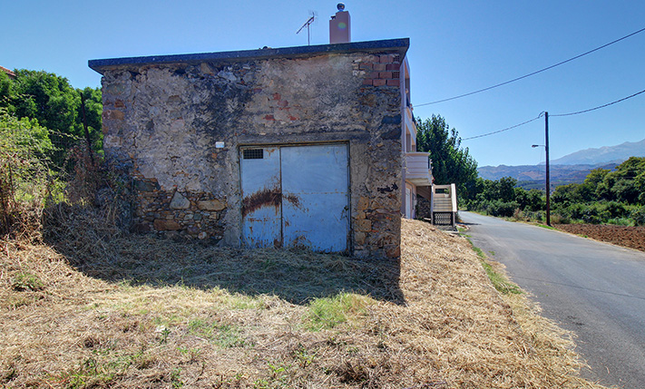 A SMALL GROUND-LEVEL FARM HOUSE, EASY TO REACH