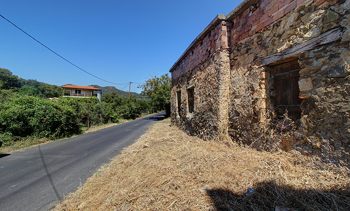 A SMALL GROUND-LEVEL FARM HOUSE, EASY TO REACH
