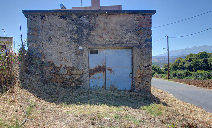 A SMALL GROUND-LEVEL FARM HOUSE, EASY TO REACH