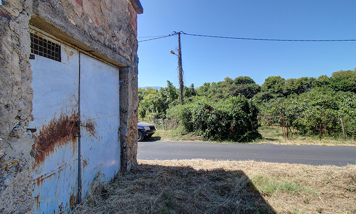 A SMALL GROUND-LEVEL FARM HOUSE, EASY TO REACH