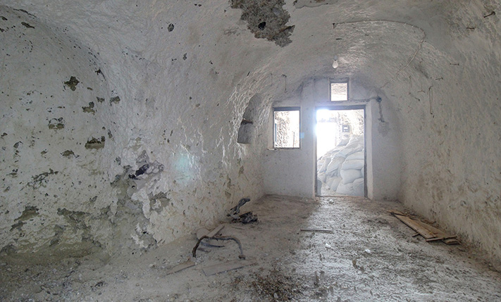 CAVEHOUSE WITH VIEWS FROM THE FRONT TERRACE