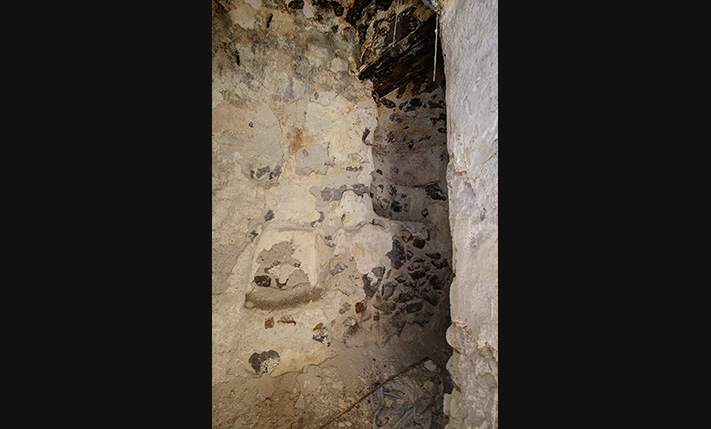 CAVEHOUSE WITH VIEWS FROM THE FRONT TERRACE