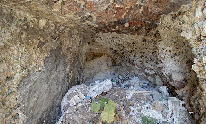 CAVEHOUSE WITH VIEWS FROM THE FRONT TERRACE