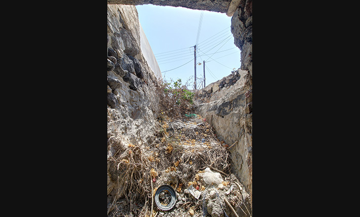 CAVEHOUSE WITH VIEWS FROM THE FRONT TERRACE