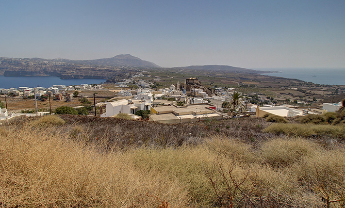 CAVEHOUSE WITH VIEWS FROM THE FRONT TERRACE