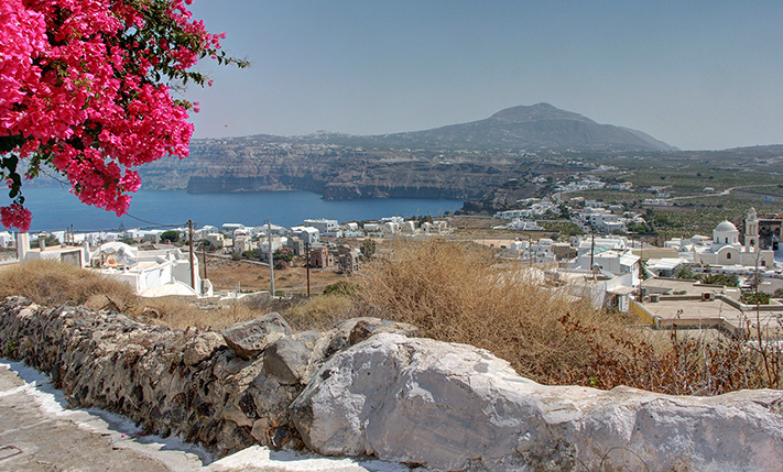 CAVEHOUSE WITH VIEWS FROM THE FRONT TERRACE